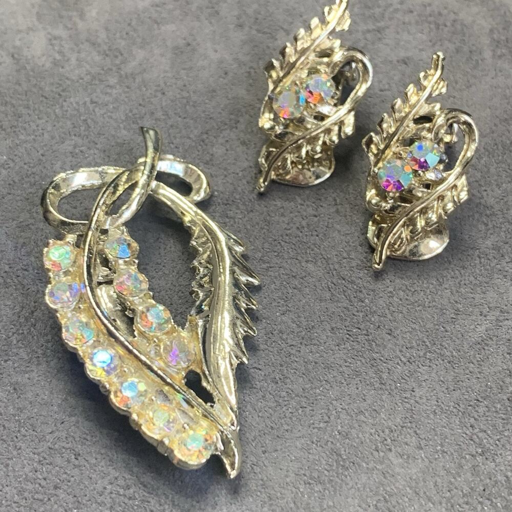 Vintage Aurora Iridescent Rhinestone Flower Leaf Brooch And Clip On Earring Set